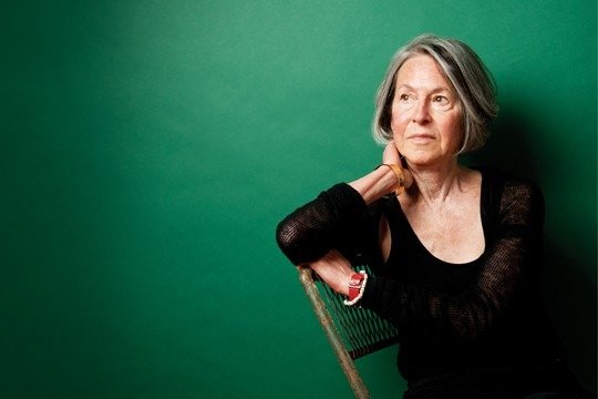 Una traducción de «Contra la sinceridad» de Louise Glück